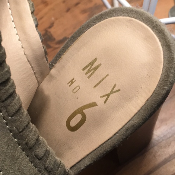 LAST CHANCE Lace-up Heels - Picture 4 of 4